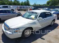 2003 Lincoln Town фото