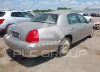 2003 Lincoln Town photo
