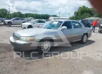 2003 Lincoln Town фото
