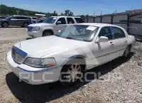 2003 Lincoln Town фото