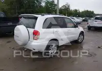 2003 Toyota RAV4 photo