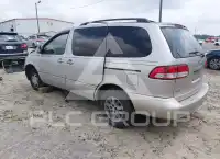 2003 Toyota SIENNA photo