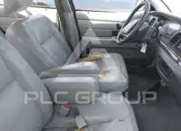 2003 Ford CROWN photo