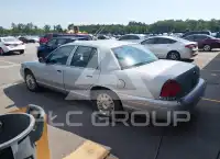 2003 Ford CROWN фото