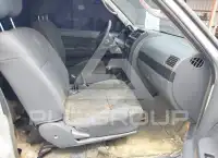 2004 Nissan FRONTIER photo