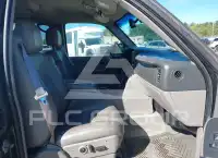 2004 Chevrolet Suburan photo