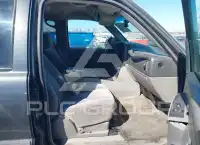 2004 Chevrolet Suburan photo