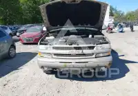 2004 Chevrolet Suburan photo