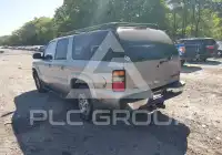 2004 Chevrolet Suburan photo