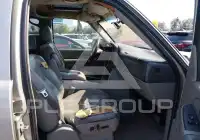 2004 Chevrolet Suburan photo
