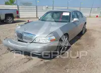 2004 Lincoln Town фото