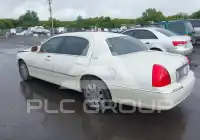 2004 Lincoln Town фото