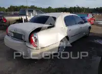 2004 Lincoln Town фото