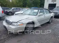 2004 Lincoln Town фото