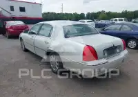 2004 Lincoln Town фото