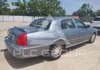 2004 Lincoln Town фото