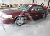 2004 Lincoln Town фото