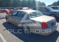 2004 Lincoln Town photo