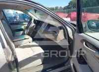 2004 Lincoln Town photo