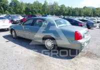 2004 Lincoln Town фото