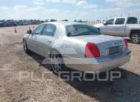 2004 Lincoln Town фото