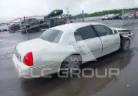 2004 Lincoln Town фото