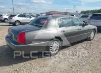 2004 Lincoln Town фото