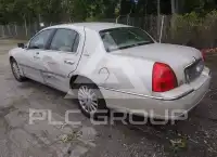 2004 Lincoln Town фото