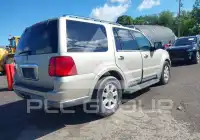 2004 Lincoln NAVIGATOR photo