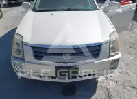 2004 Cadillac SRX photo