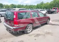 2004 Volvo V70 photo
