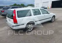 2004 Volvo V70 photo