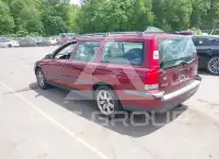 2004 Volvo V70 photo