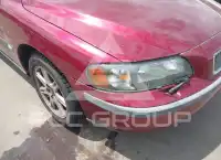 2004 Volvo V70 photo