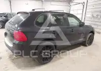 2004 Porsche Cayenne photo