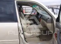 2004 Lexus LX470 photo