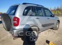2004 Toyota RAV4 photo