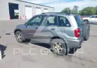 2004 Toyota RAV4 photo