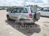2004 Toyota RAV4 photo