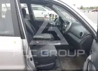 2004 Toyota RAV4 photo