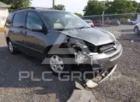 2004 Toyota SIENNA photo