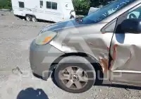 2004 Toyota SIENNA photo