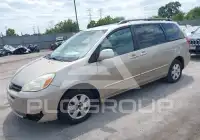 2004 Toyota SIENNA photo