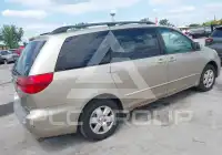 2004 Toyota SIENNA photo