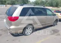 2004 Toyota SIENNA photo