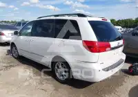 2004 Toyota SIENNA photo