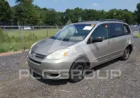 2004 Toyota SIENNA photo