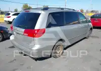 2004 Toyota SIENNA photo