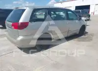 2004 Toyota SIENNA photo
