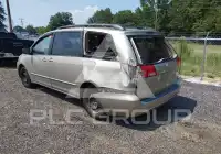 2004 Toyota SIENNA photo